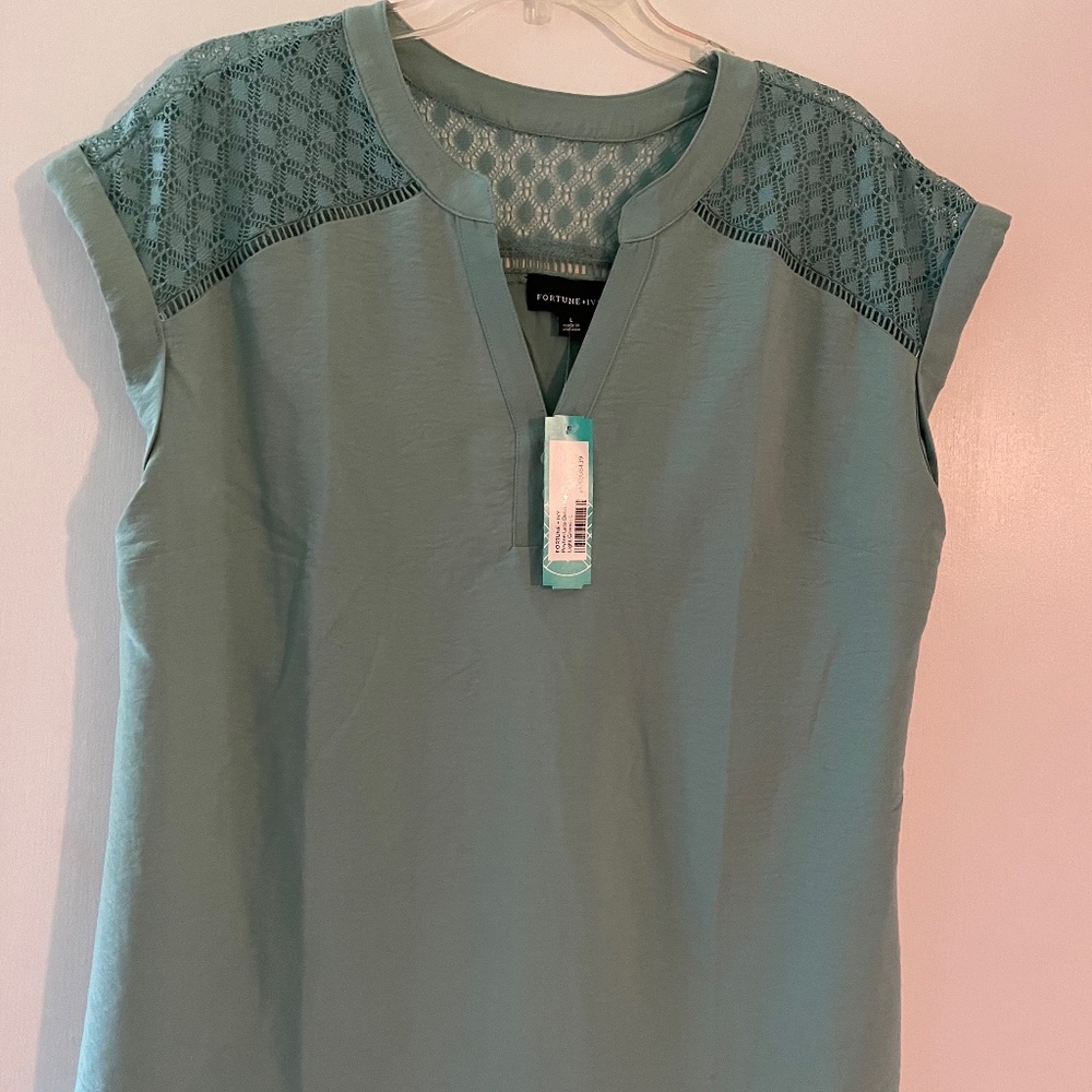 NWT Fortune & Ivy Peyton Lace Detail Top